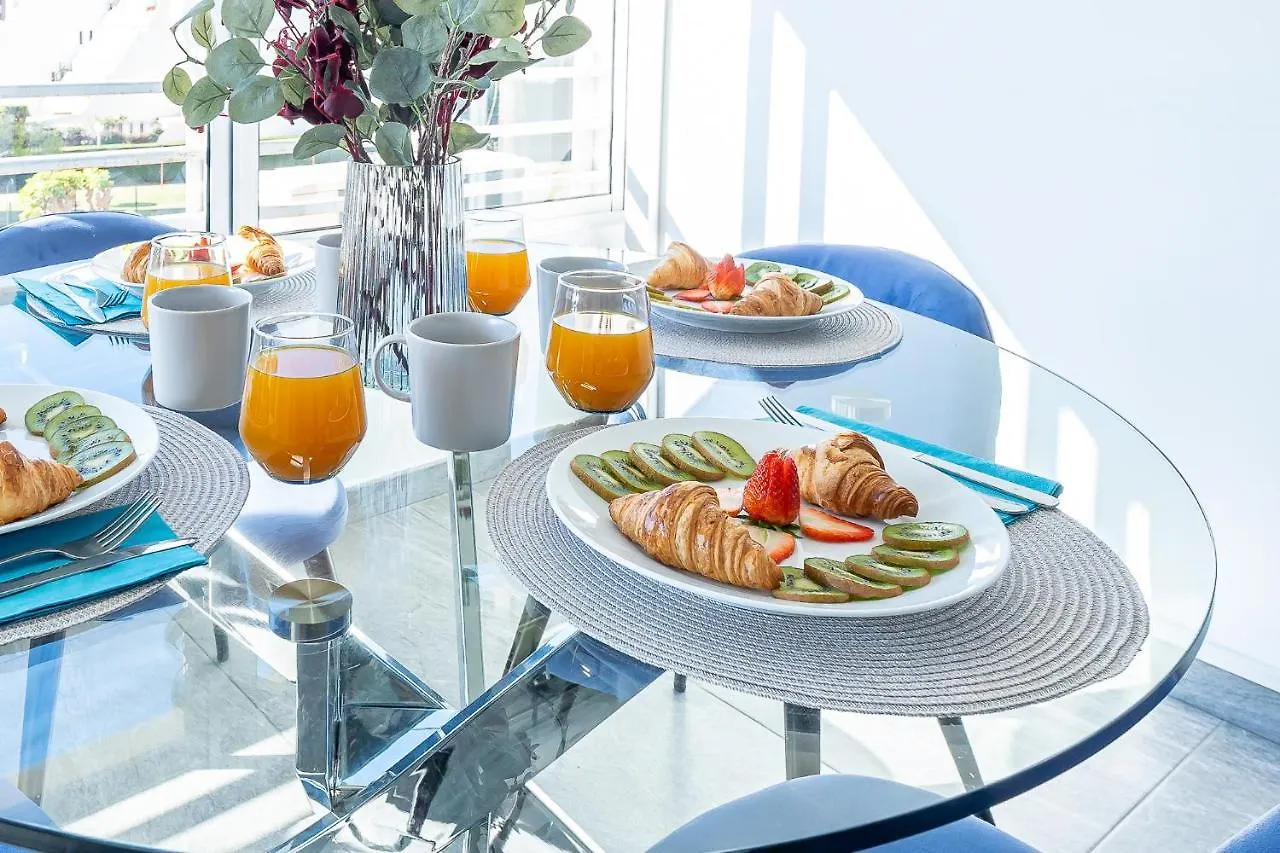 797 Holiday Rentals - Acogedor Apartamento Para 3 Con Piscina Benalmádena Spanje